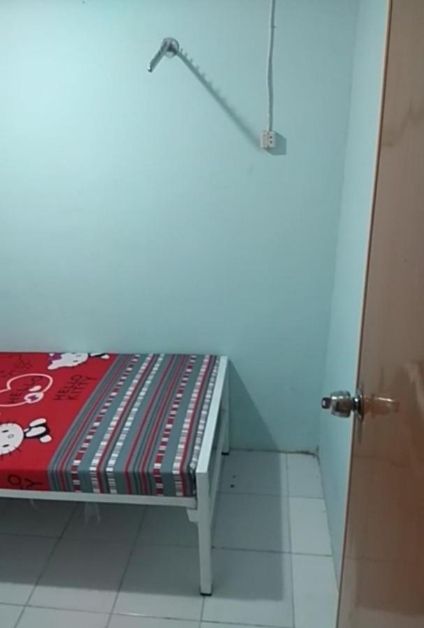 Eiffel Tarakan - Female Only Guest house Jakarta