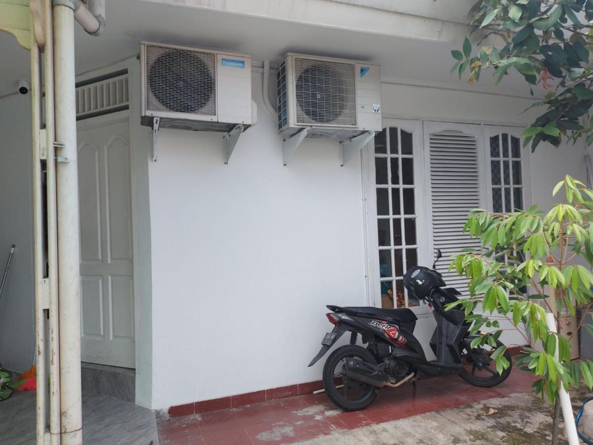 Eiffel Tarakan - Female Only 5* Jakarta