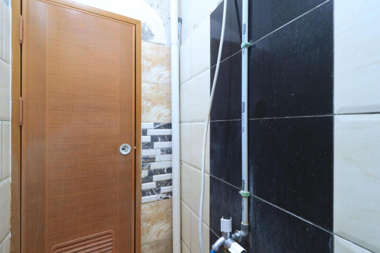 Eiffel Tarakan - Female Only Guest house 5*